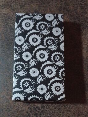 $4 Add-on Black & White Floral Rectangular Necklace Box